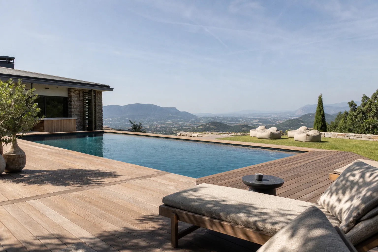 Piscines d'exception : s'inspirer des projets les plus fous pour concevoir son bassin