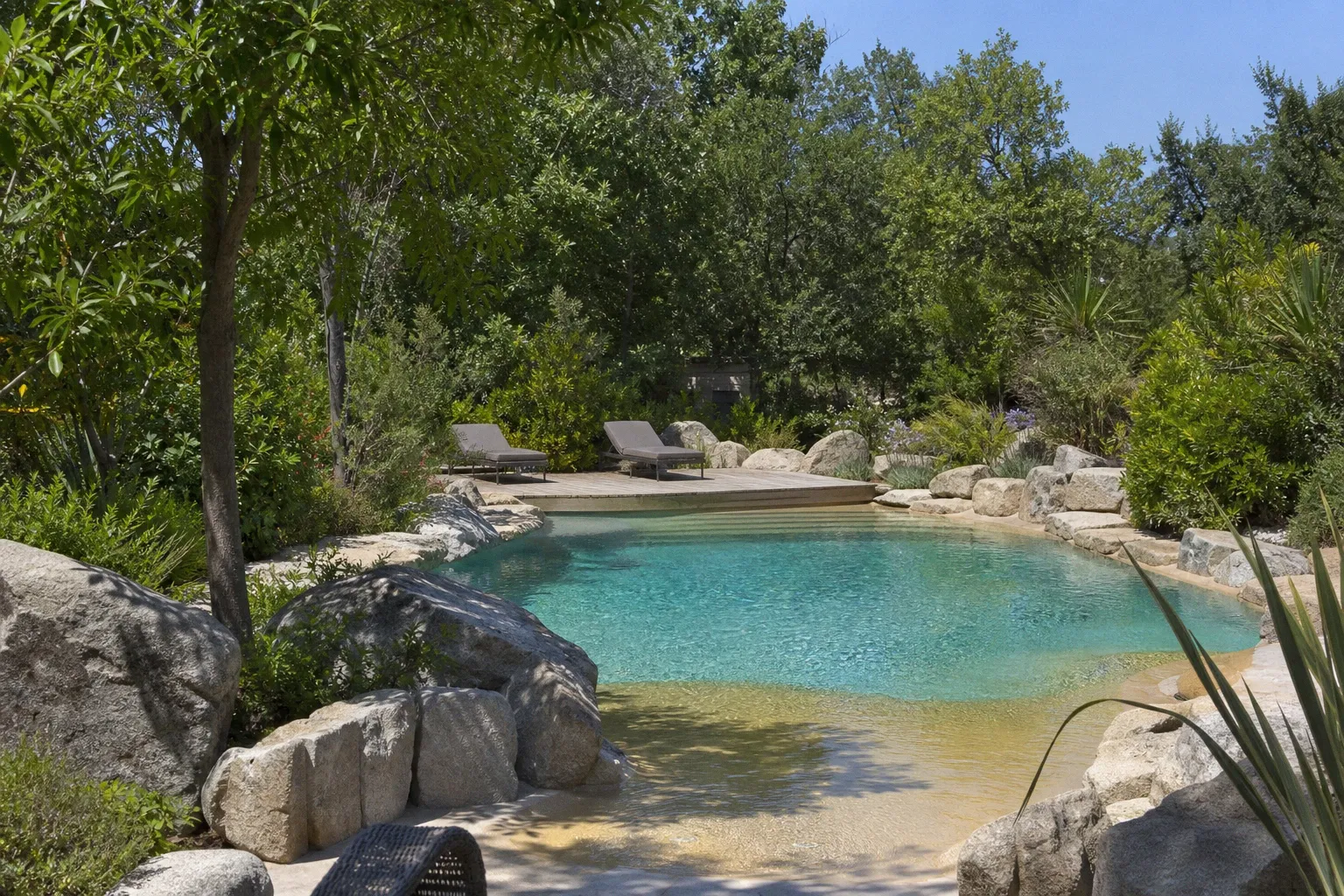 Piscines en bois massif : décryptage de l'offre NaturaSwim en Corse