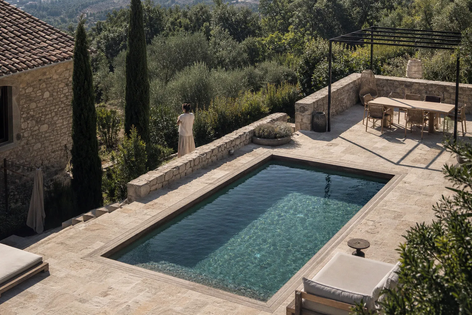 Piscines naturelles en bois massif : l'élégance brute au cœur de votre jardin