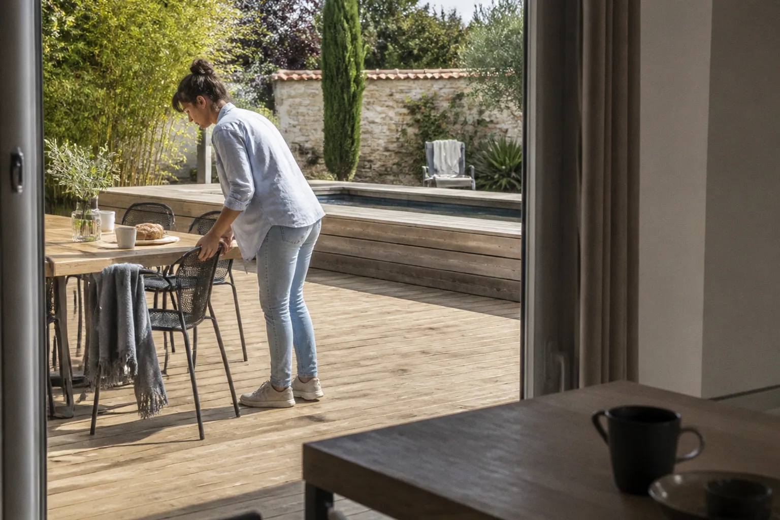 Pourquoi la fin de l'été est le moment idéal pour aménager votre terrasse en bois