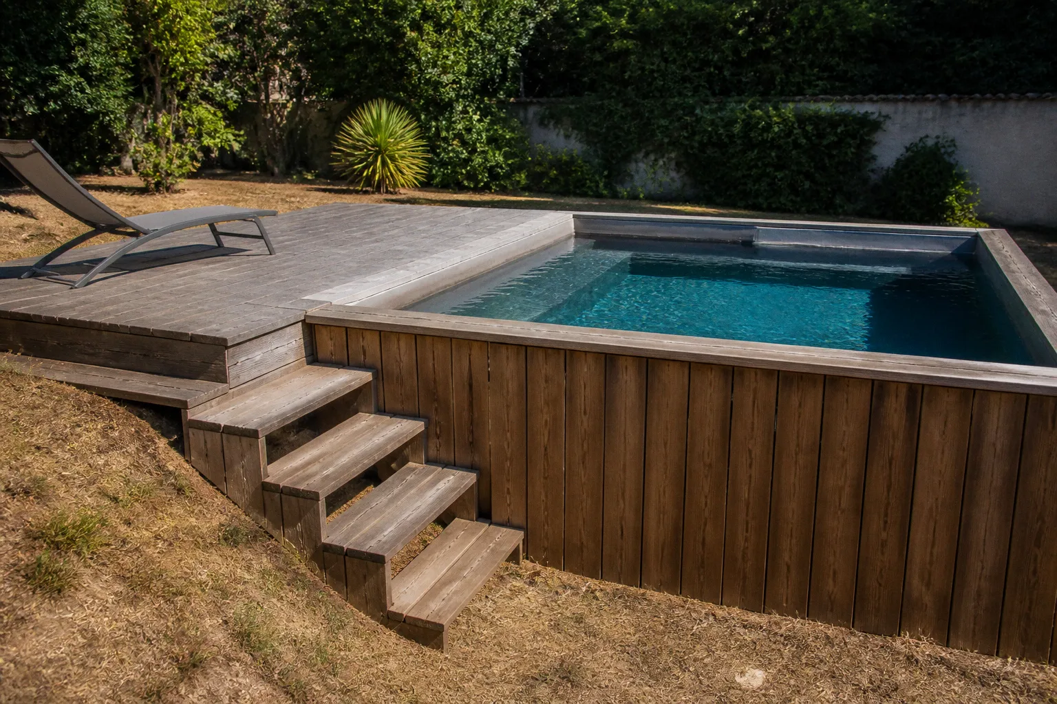 Restrictions d'eau : comment gérer votre piscine en bois face aux arrêtés préfectoraux