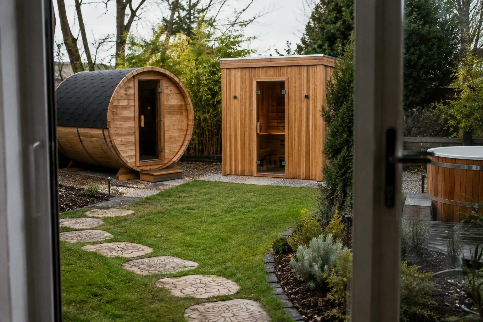 Sauna tonneau ou sauna carré : quel modèle choisir pour votre jardin ?