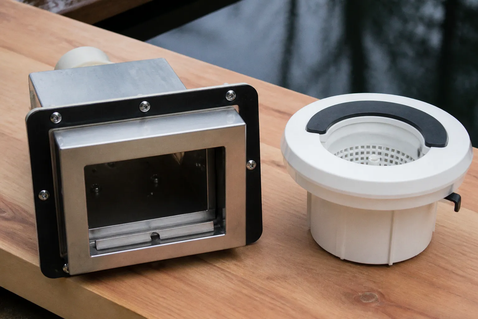 Skimmer de paroi ou flottant : quel choix pour le bois ?