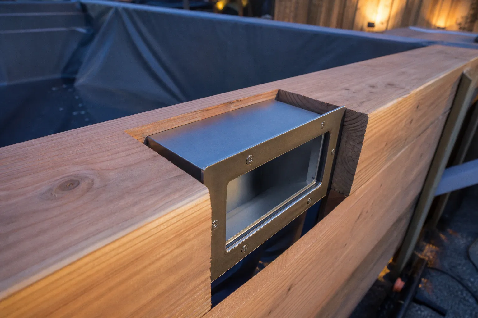 Skimmer sur piscine en bois sans liner : quelle pose ?