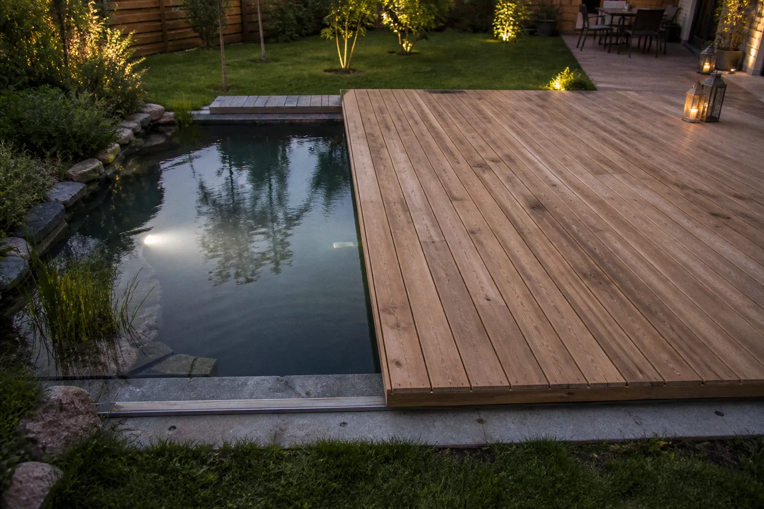 Terrasse mobile coulissante ou terrasse fixe : quel choix pour votre bassin ?